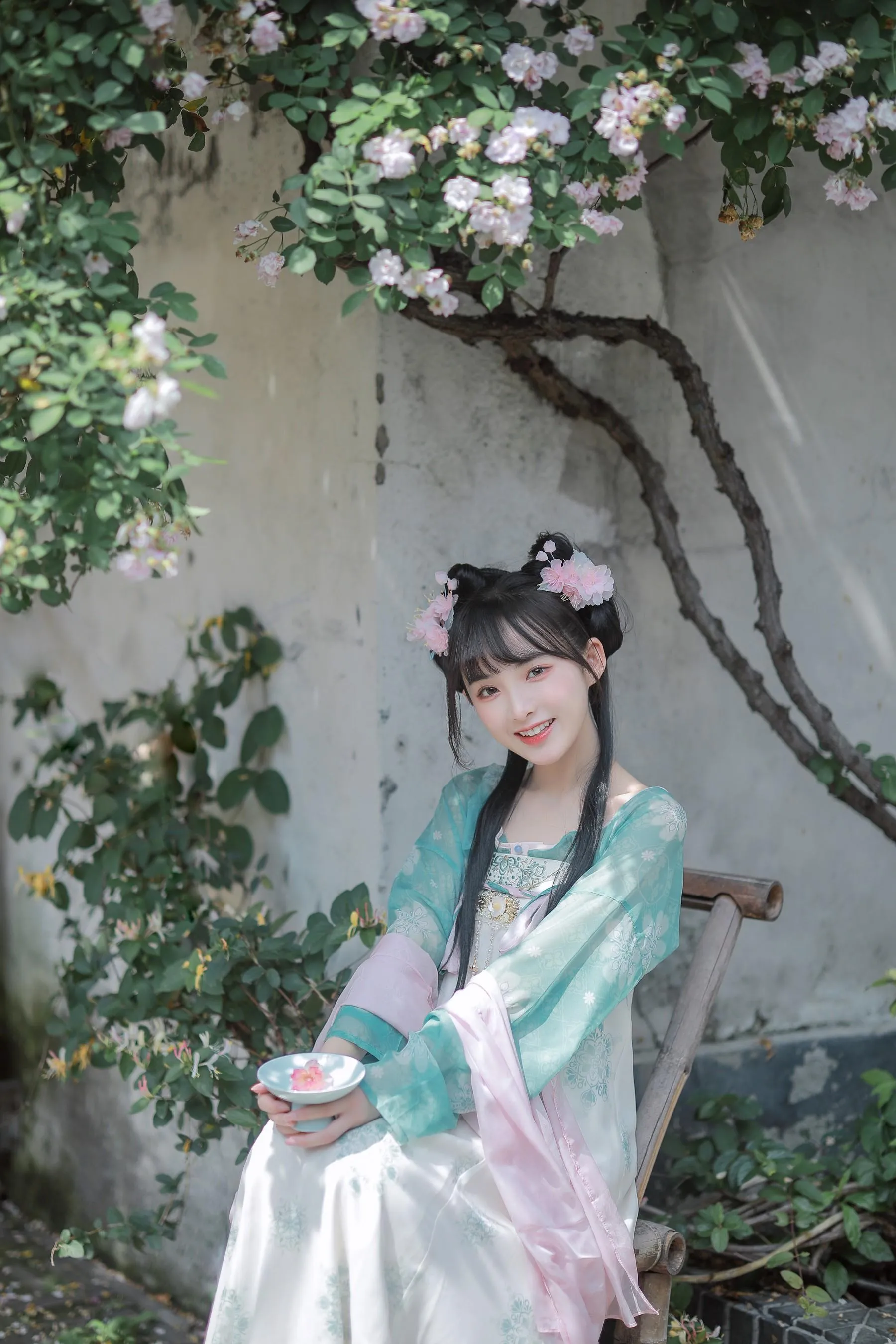 [艺图语] 2022.06.14 渐开荷芰落蔷薇 莉莉崽w [20P]插图1